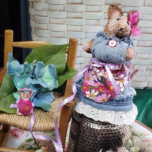 Handmade Momma Mouse with Baby mouse papermache fiber arts mixed media - Picture 7 of 8